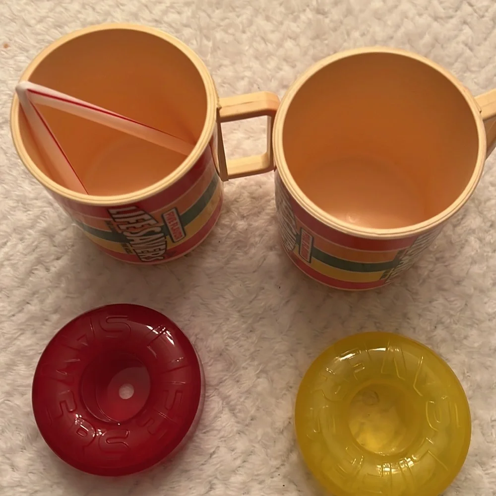 Vintage DEKA Lifesavers Plastic Cups with Lids Red & Yellow Collectibles Made US
